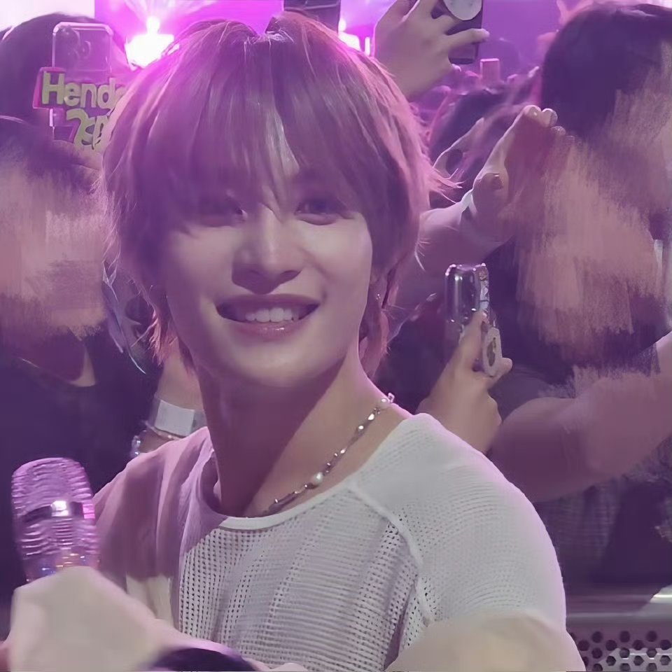 谁家扫楼还有打歌舞台看 扫楼竟能看打歌舞台！近距离围观偶像男团跳舞，诡秘们直呼圆