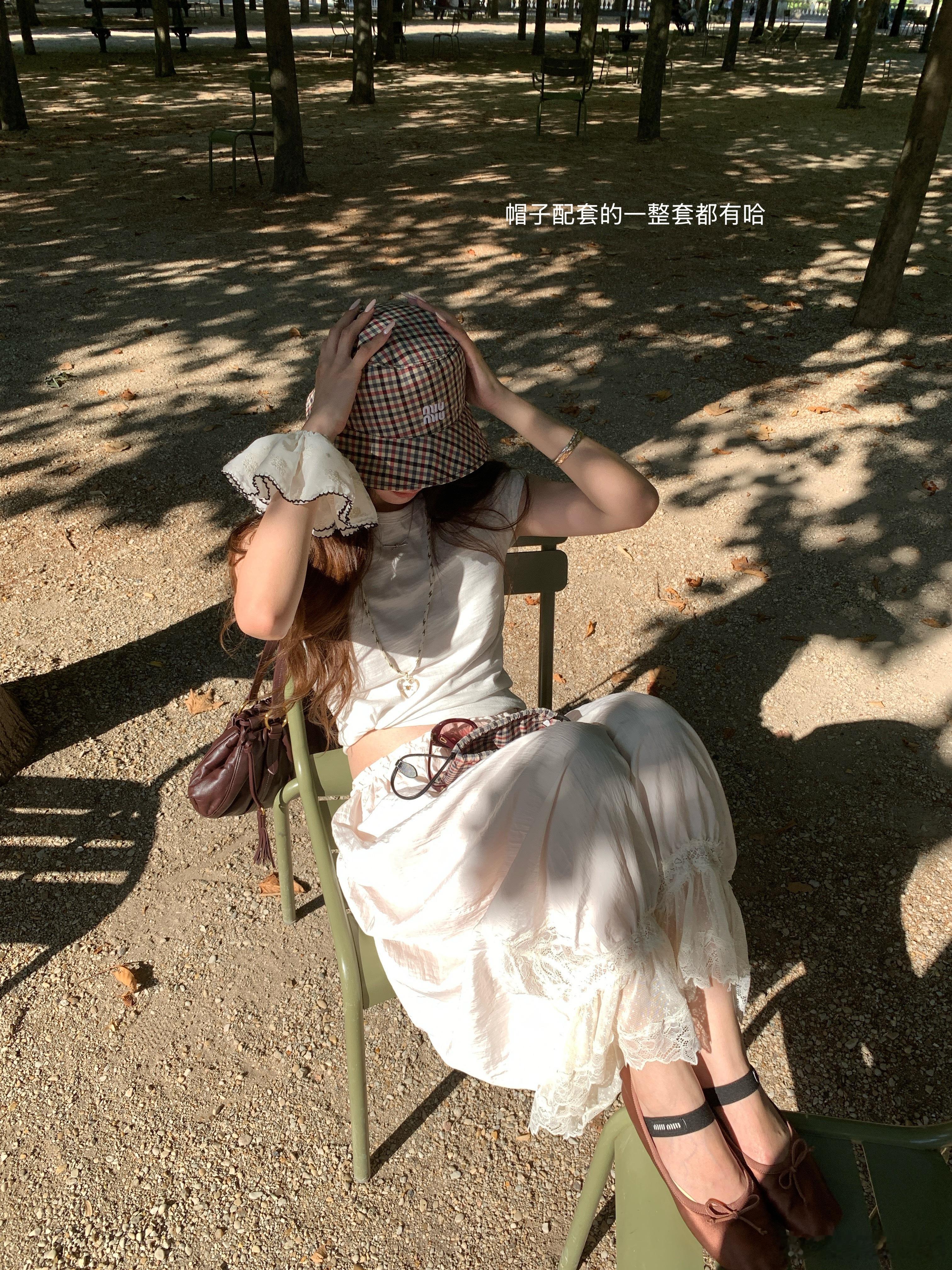 bb们 先来粉白色 有喜欢的吗一条你会真香的裤子 会天天穿的 配我的纹理短袖🥰