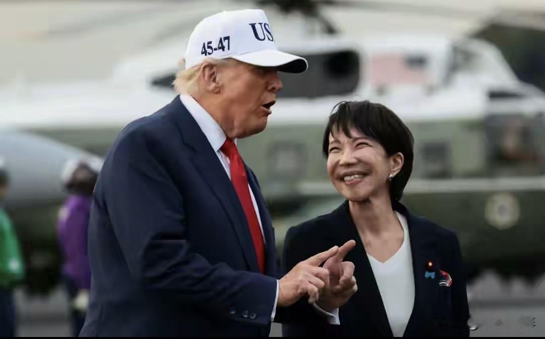 我们不歧视丑的人，但有些人真的是相由心生，能谄媚别人谄媚到一脸便秘的表情、让自己