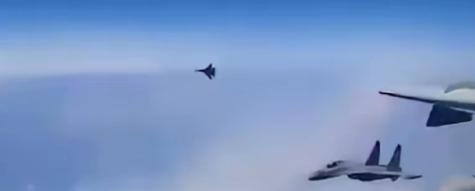 美国飞行员发现一个百思不得其解的怪象，每次中国战机伴飞，既不是歼16、也不是歼2