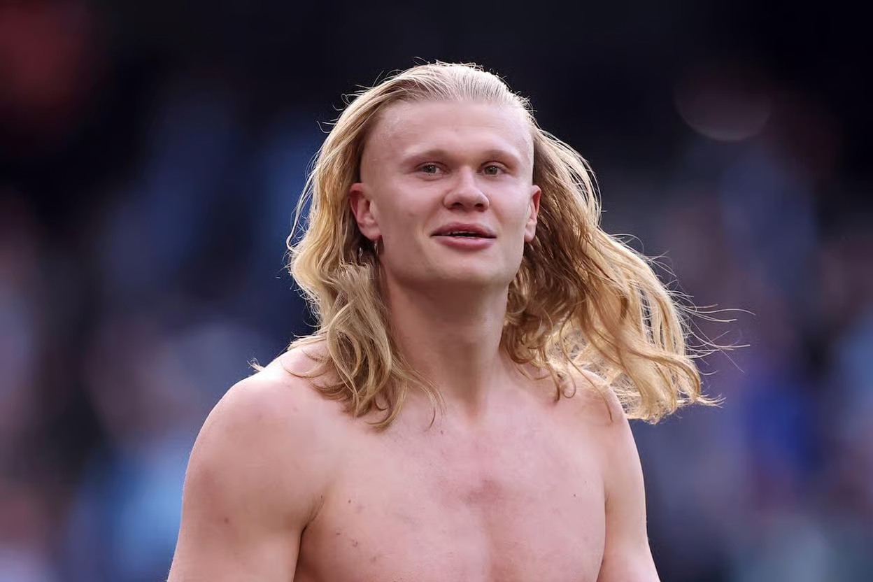 曼城vs阿森纳| 曼城2比1阿森纳，枪手争冠告急！哈兰德献致胜球，唐纳鲁马犯罪又