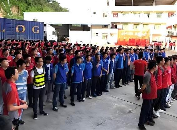 重磅提案！全国政协委员周世虹建议：“彻底”废除劳务派遣制度
干同样的活，坐同一排