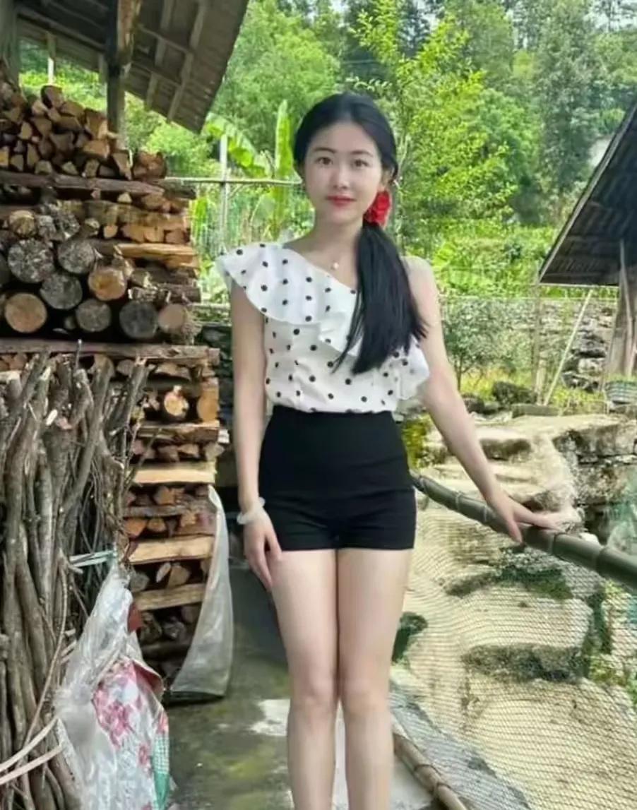 在山沟沟的深处，隐藏着一份不为人知的美丽，那是一种清纯的素朴，一种城市中难以寻觅