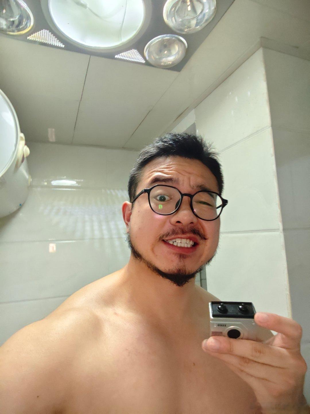 刚要刮胡子剃须刀就坏了，倒霉熊不是停播了吗