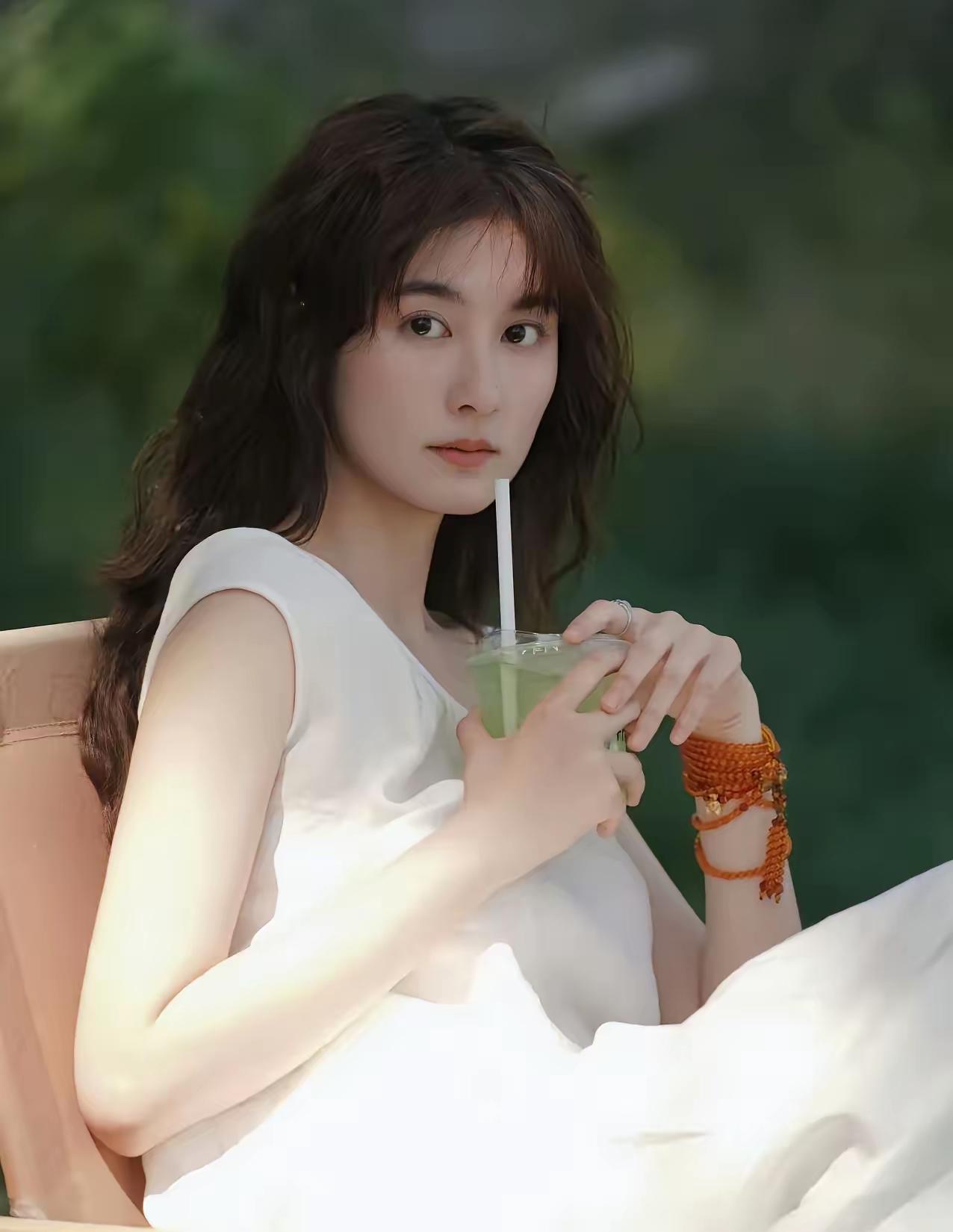 韩沛颖，主角的楚嘉禾，安徽美女，172身高，肤白貌美，有辨识度。