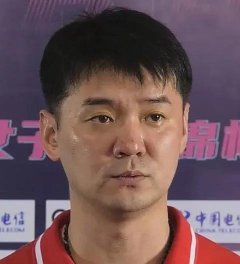女排全锦赛明日开打，天津女排曹阳挂帅，15岁牛思迪入选，1.94米的李荣钰再度落