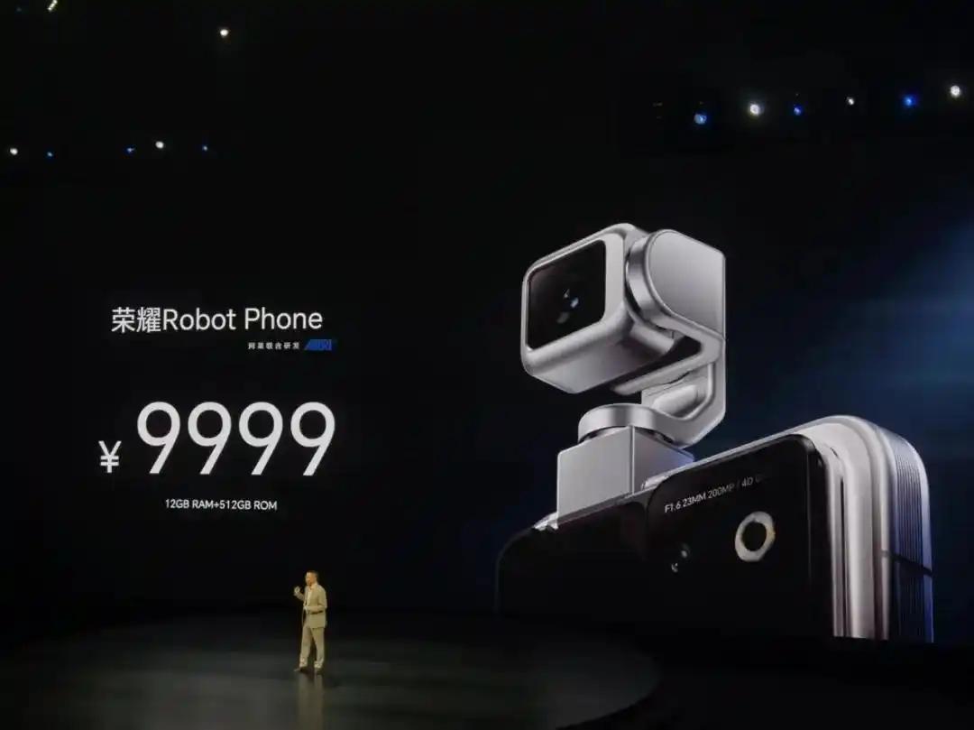 在8月12日的荣耀Robot Phone新品发布会上，这款机器人手机正式迎来上市