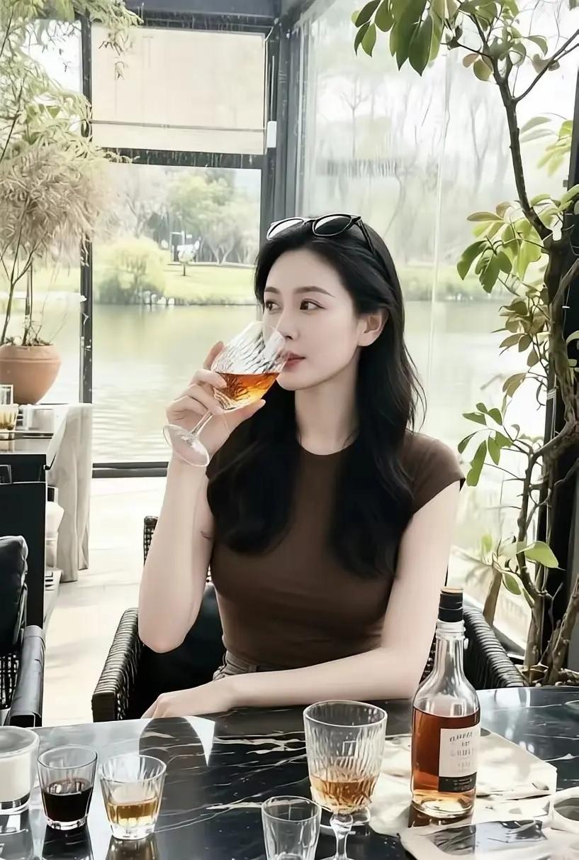 见多识广的你来说说，这是不是最漂亮的女人！