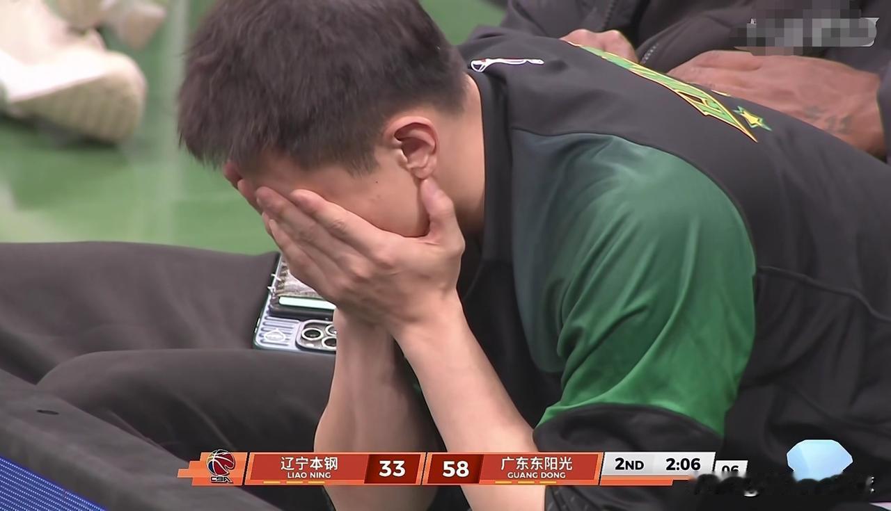 辽宁本钢当家控卫赵继伟真是愁坏了！在今天辽宁本钢主场迎战广东东阳光的比赛中，当时