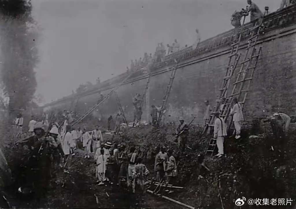 晚清，有人搭梯子帮外国联军进入紫禁城。不管哪朝哪代，“带路党”结果都很惨。