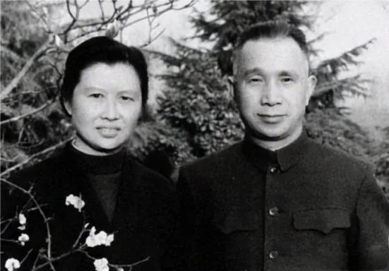 粟裕   隐形副总理
 
1970年，粟裕遵周总理命令留国务院，进入国务院业务组