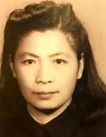 1948年，她走进西柏坡，她什么都不要，只提了一个要求，从此三十年，她再也没离开