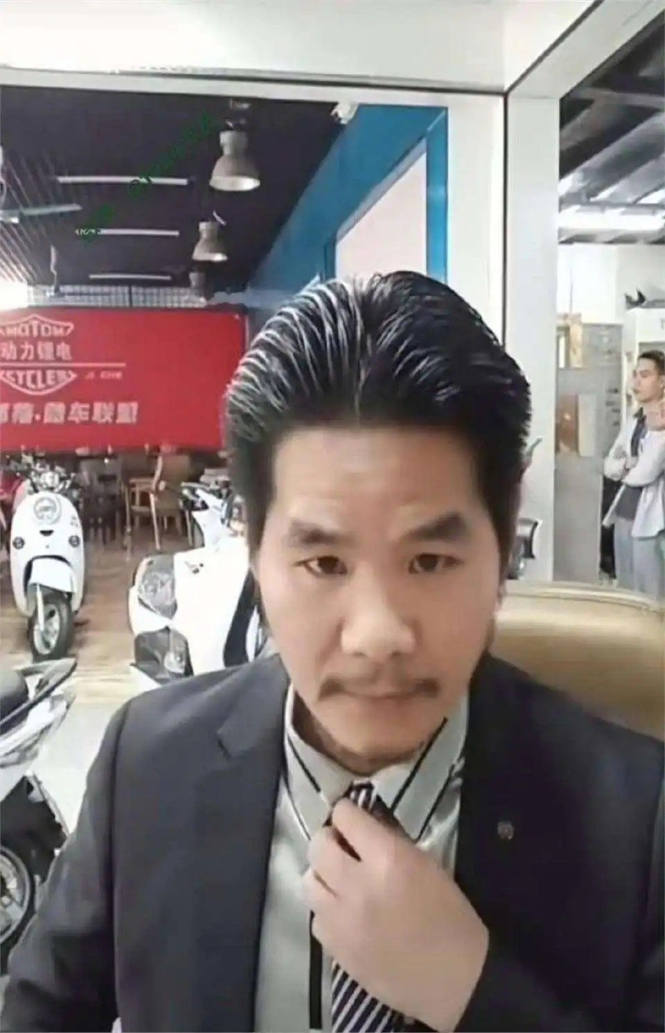 没想到他真的不用工作了 ​​​