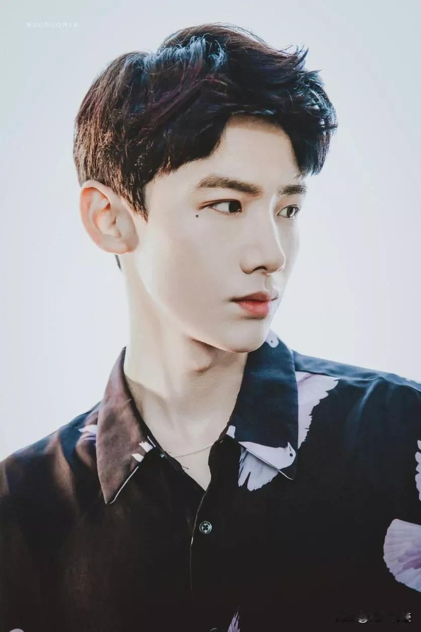 白敬亭——清清秀秀白月光一样的男孩子，能有什么坏心眼！
这一定是个误会，大家不要