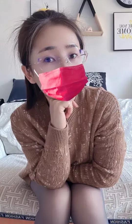 快过年了，在外打工的年轻男男女女很多都快回家了，尤其是男的回来的比女孩多，这是因