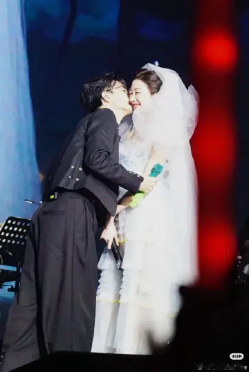 毓言cp我们在婚礼现场这是一场毓言家的盛宴安居乐业  大展鸿涂毓言cp太甜了