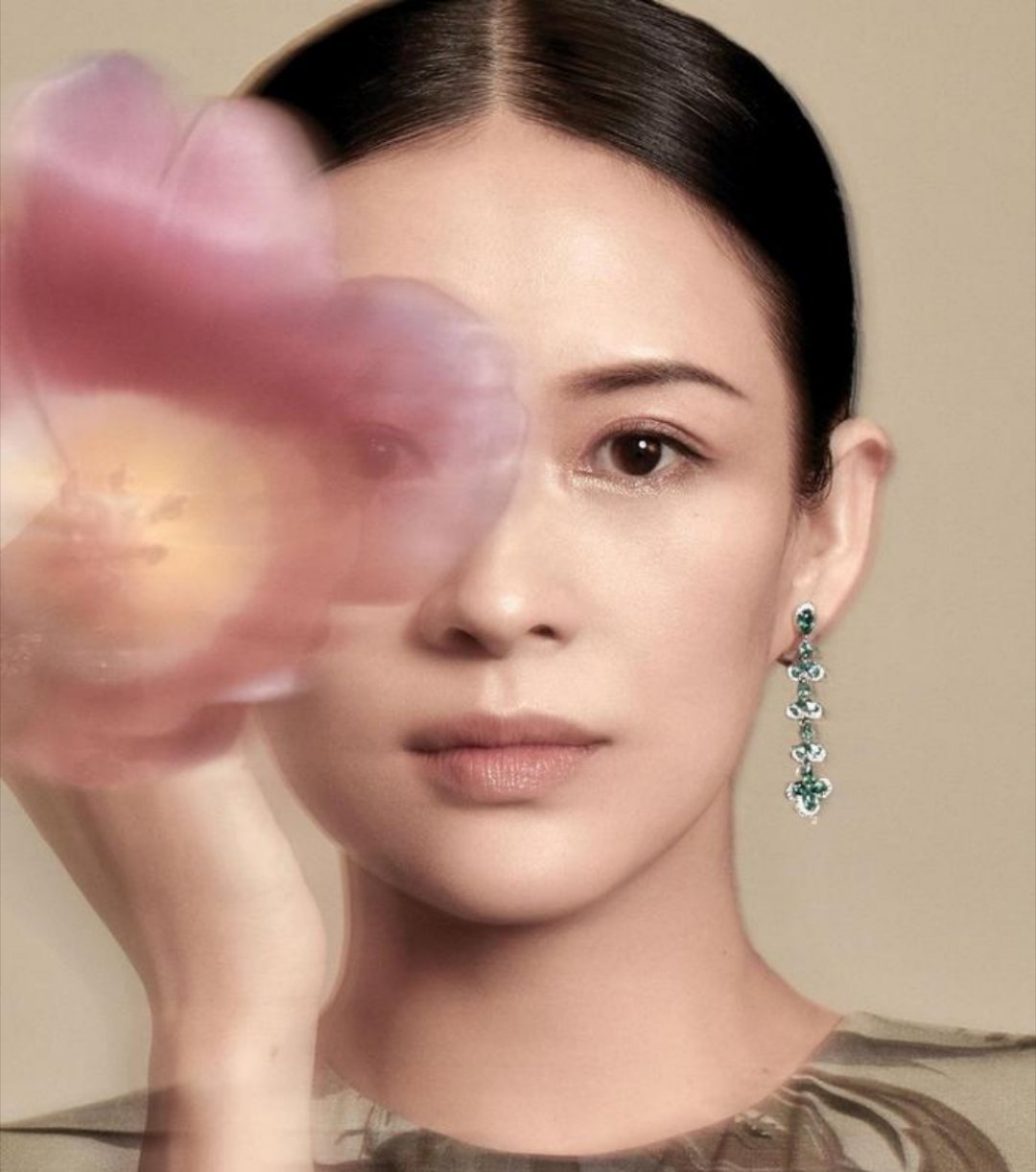 章子怡田栩宁 合作章子怡取关工作室只关注田栩宁，合作信号强烈。前辈认可新生代，演