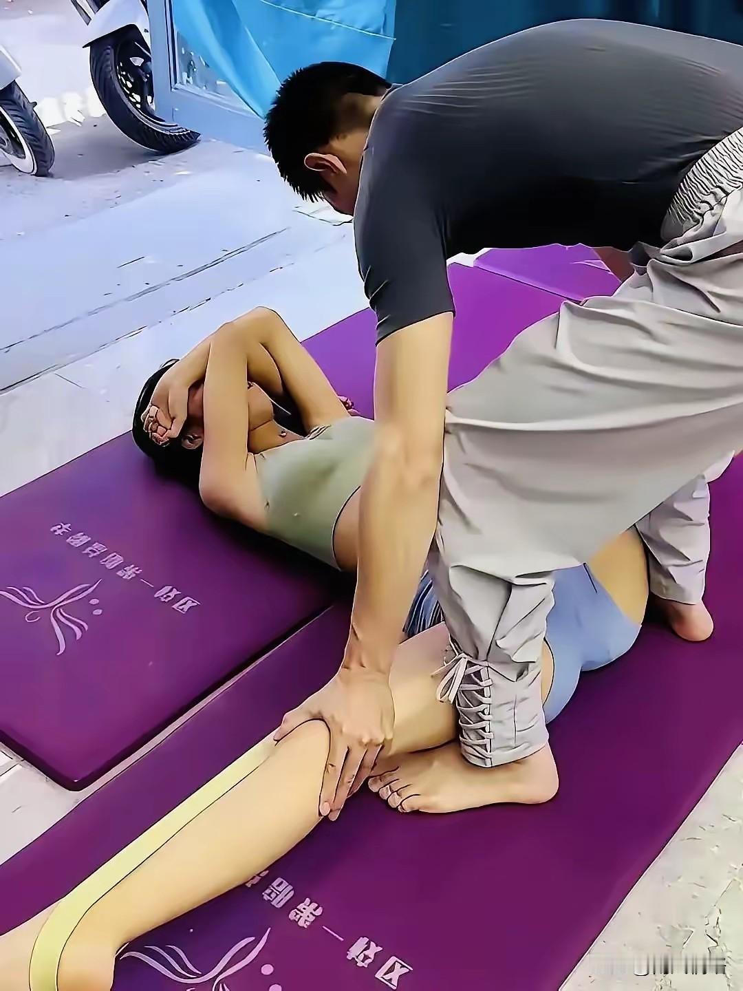瑜伽房都已经出了这么多的事情，为什么还有女性去，为什么还有男教练。

已婚女性与