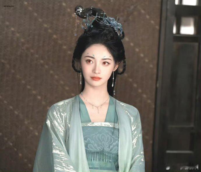 淮水竹亭周洁琼一滴泪镜头周洁琼“一滴泪”封神！红眼强撑笑意藏不舍，为护爱人归还身