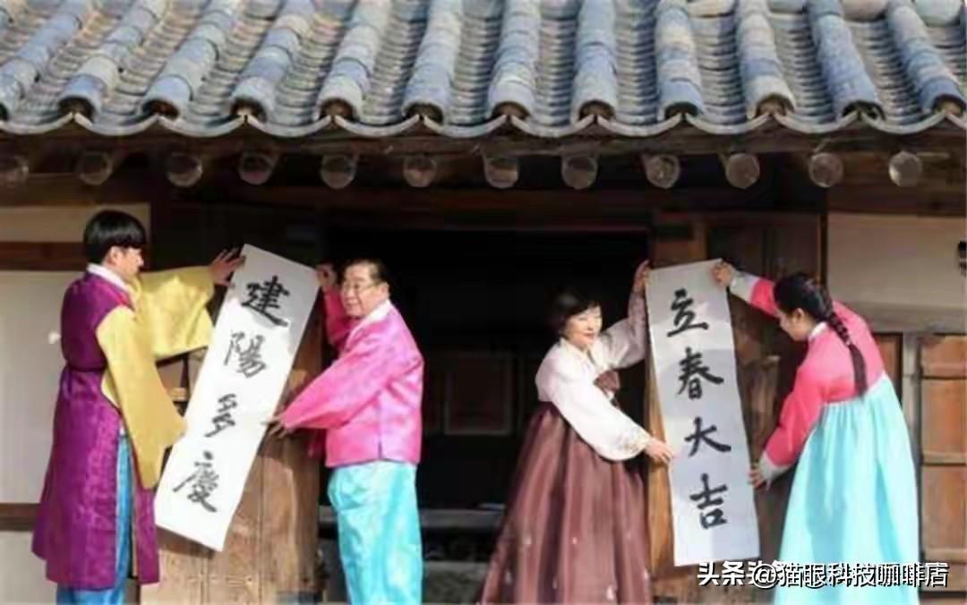 日本前首相安倍晋三的墓碑上，就五个字——“安倍家之墓”。

全是汉字，一个假名都