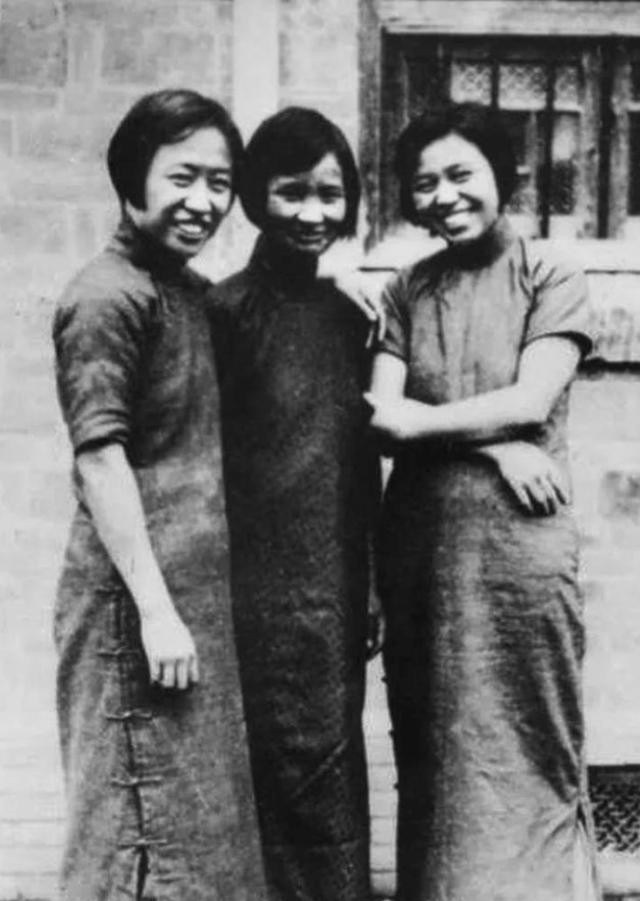 1932年洪湖白色恐怖加剧，因叛徒出卖，地下党员钱瑛在撤退途中遭遇敌人，不幸被捕