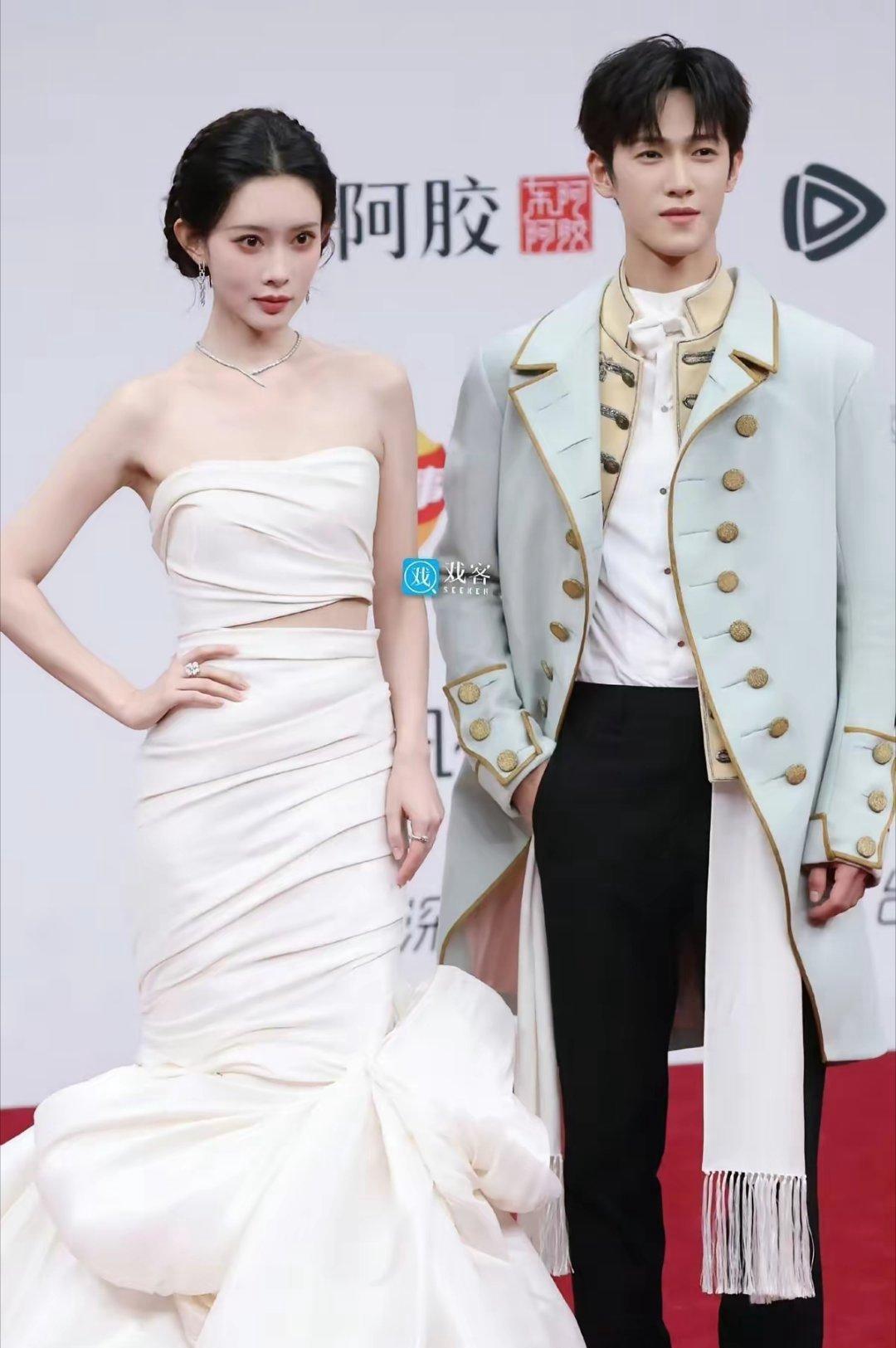 星光大赏上，最动人的CP感从不是刻意表演。

刘宇宁一句即兴调侃，让宋祖儿笑到前