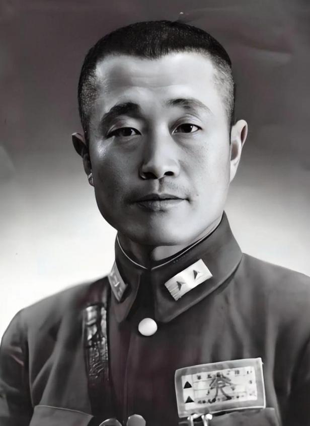 1958年，北京医院的病房里，杜聿明听到医生说，给他治病“也就两个铜板”，顿时眼
