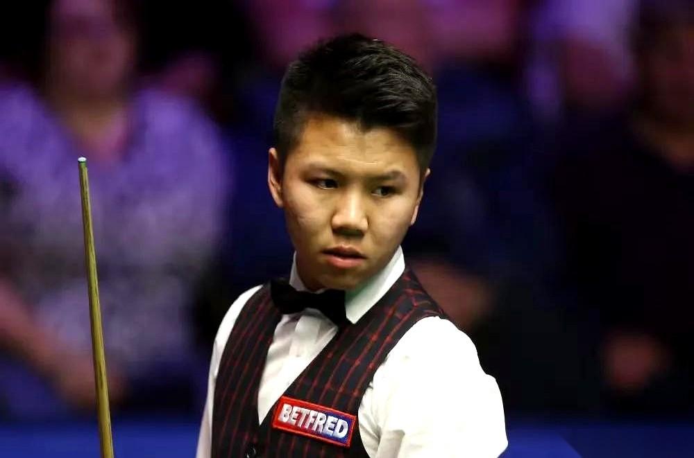 我跟你说，今晚这球，有意思了。
一个叫江俊的小孩，谁啊？之前听都没听过。
上来一