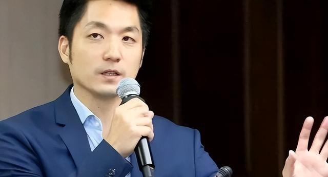 两蒋的棺材在台湾放了五十多年还没入土，蒋家后人想自费迁回大陆安葬，可蒋万安这个当