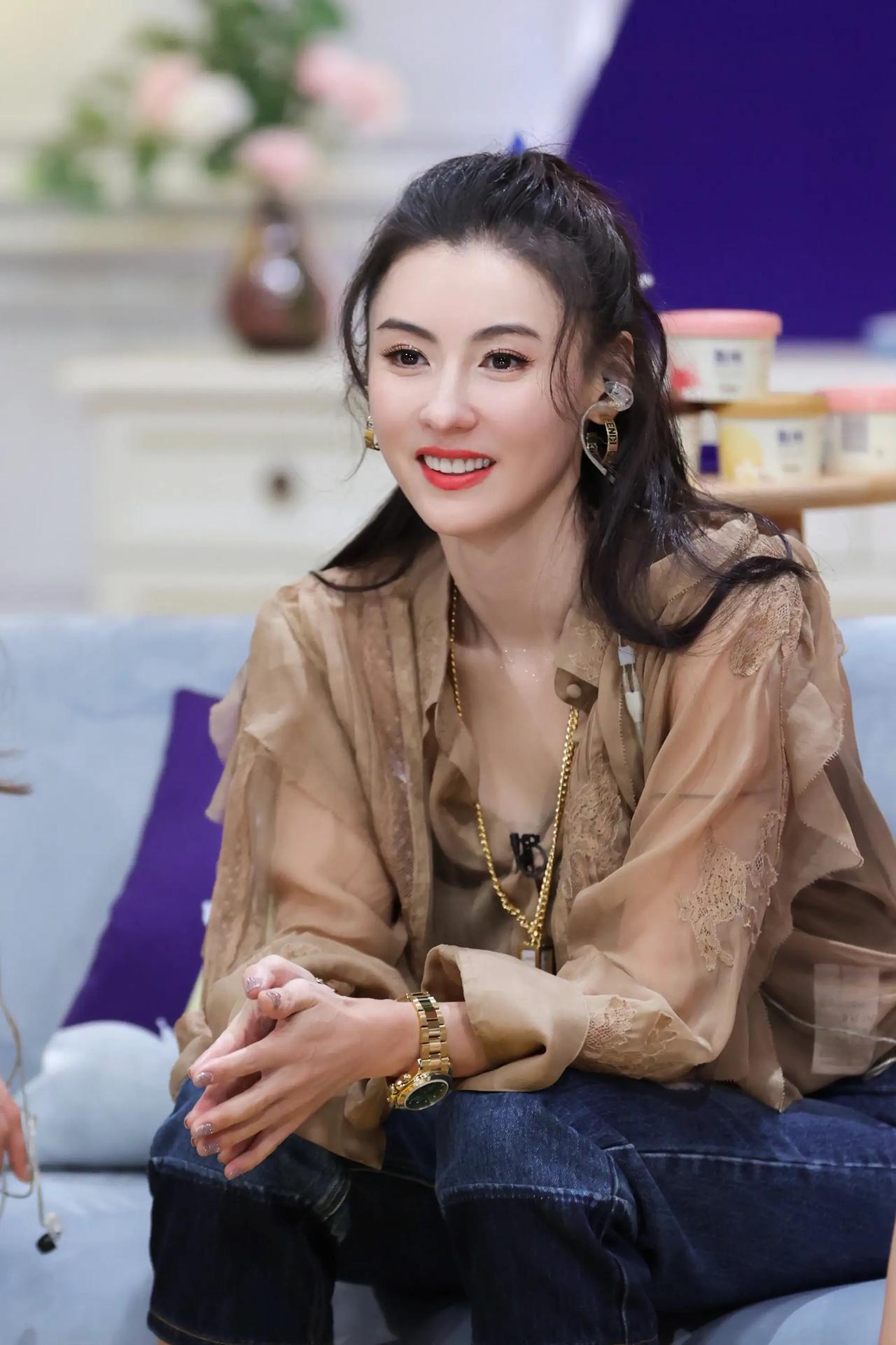 张柏芝真的挺聪明的
太值得我们女人学习了
她从2012年跟谢霆锋离婚后
就没有跟