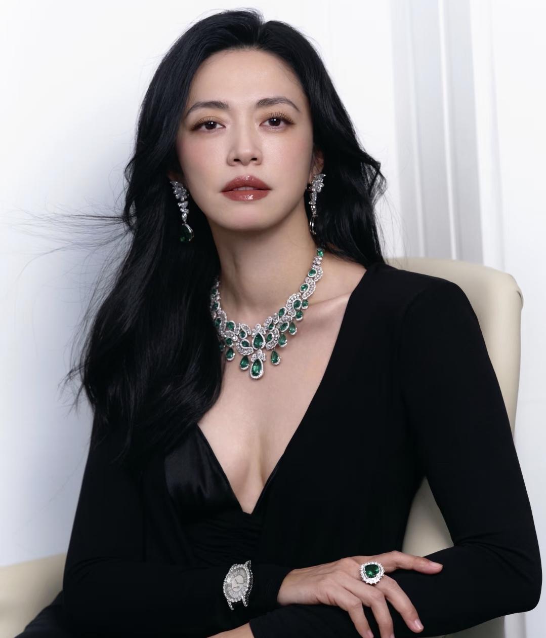 前两天跟我妈聊八卦，聊到姚晨离婚那事儿。

我随口就来了一句：“妈，你说姚晨，又