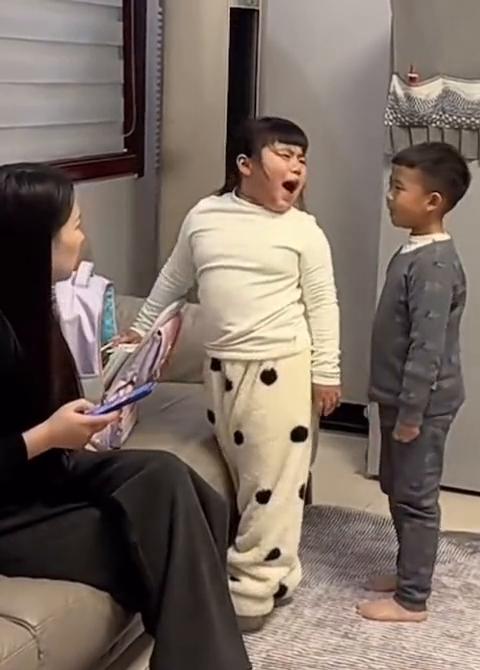 预备开始，开始，滚。
