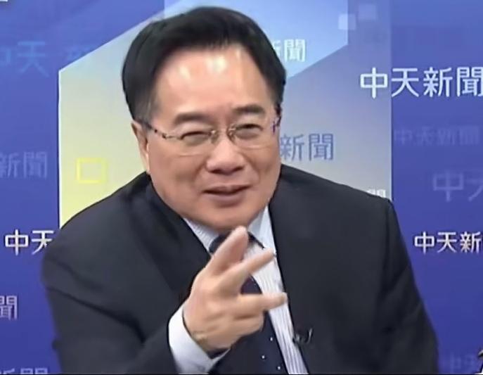 过去只以为蔡正元是在中天节目里，谈天说地，年纪大了无聊，想出来时事评论一下充实自