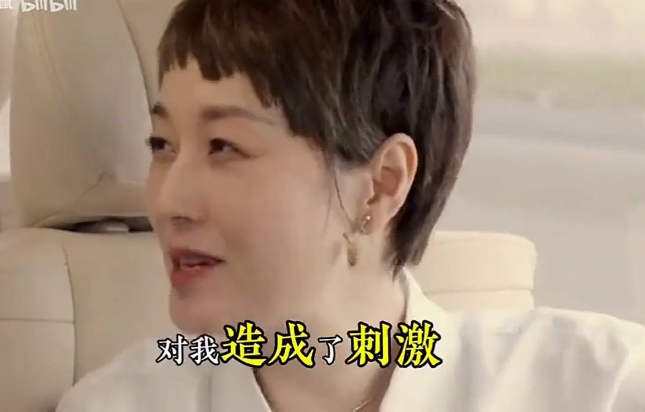 马伊琍说：“我和小蒋（蒋奇明）有一场戏，他骑摩托车追我，我从马上摔下来。然后我们