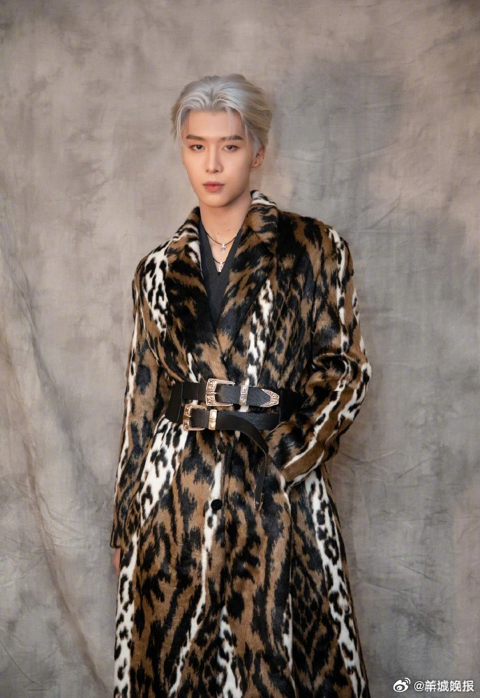 【#能驾驭豹纹的男明星#，你被谁帅到？】又野又吸睛的豹纹元素，考验明星气场和颜值