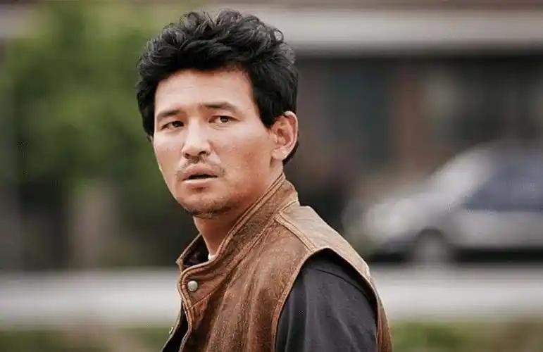 韩国媒体曝光疑似黄政民的录音和聊天记录，在这段长约1分30秒的录音中，有人向一位