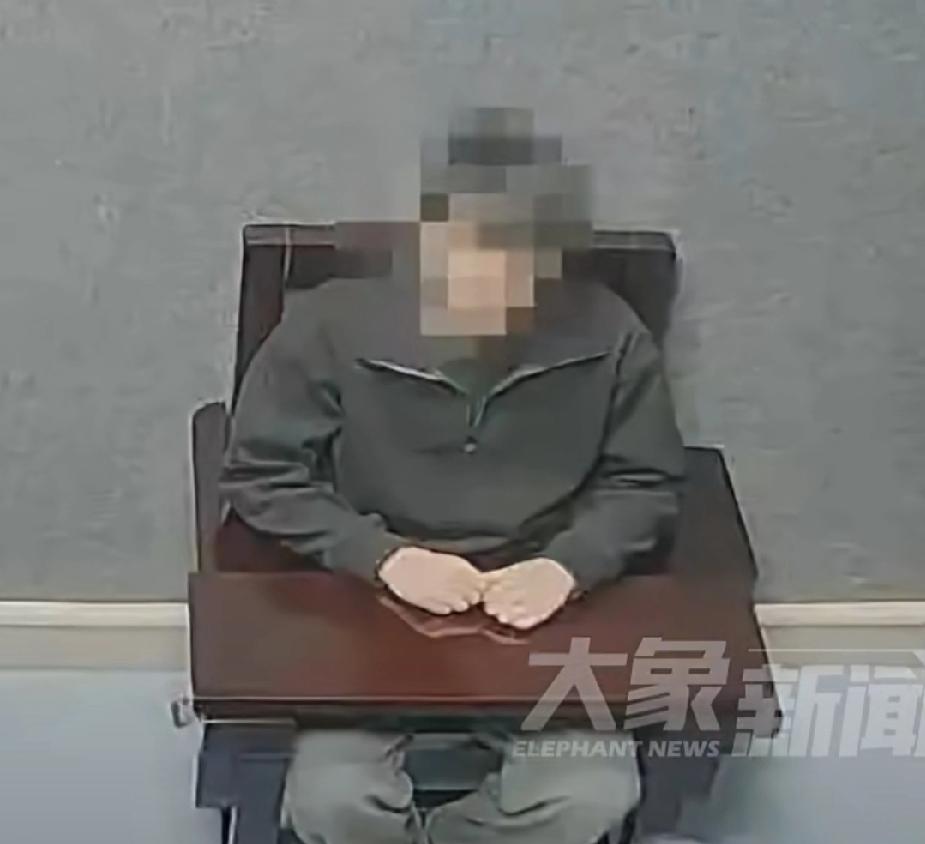 近日浙江萧山城厢派出所接到陈女士求助称，自己在家往外探头擦窗户的时候，突然感到头