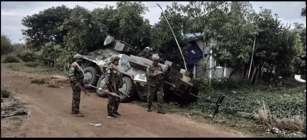 柬埔寨士兵同泰国军队遗弃的乌克兰制BTR-3E1装甲车合影泰柬边境冲突现场画面泰