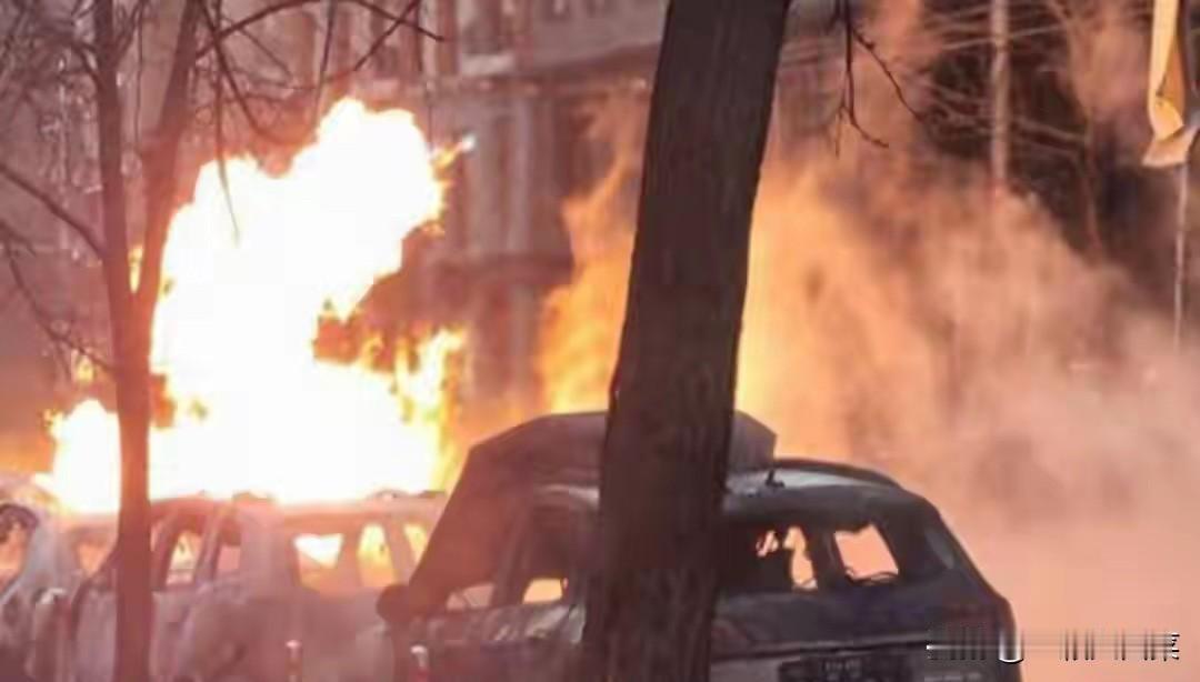 乌克兰首都基辅多次响起巨大的爆炸声，断臂求生是唯一的出路。

俄乌战争打到今天局