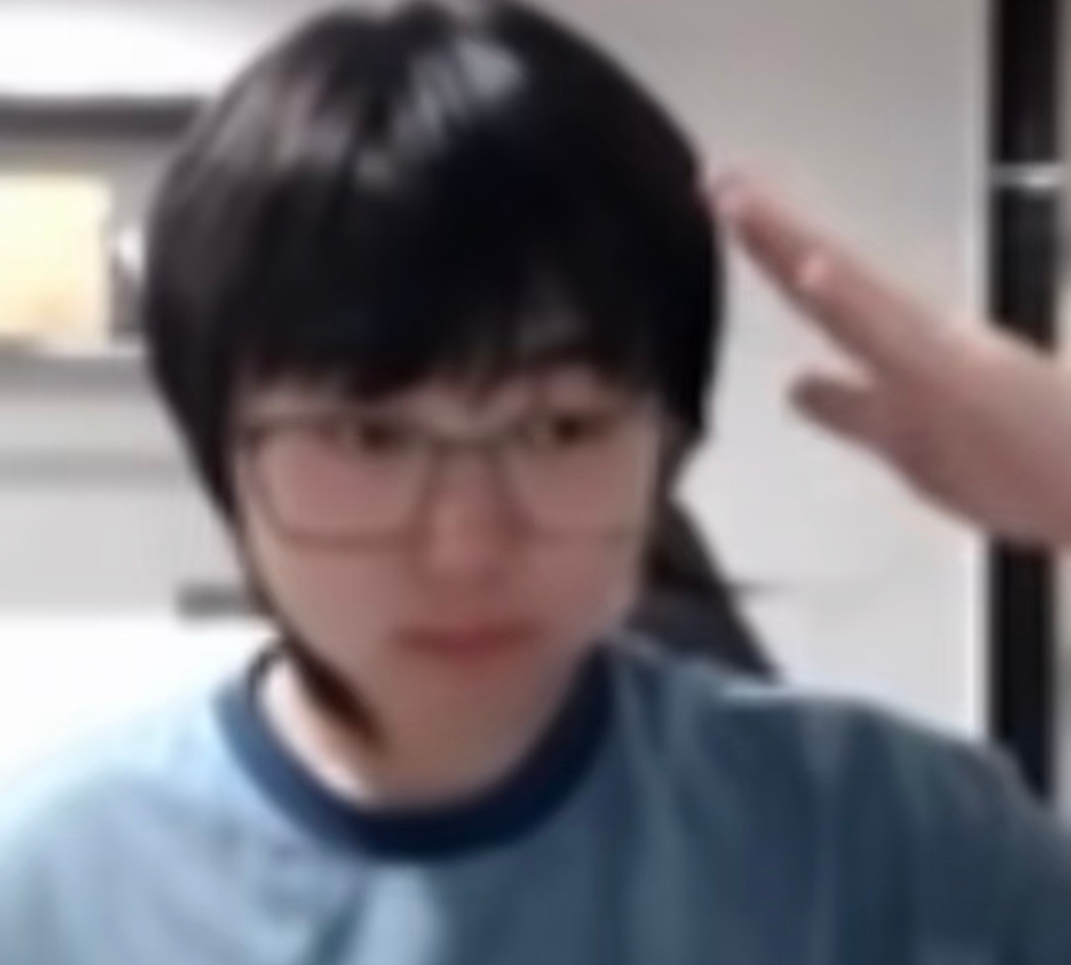 米苏晒晚餐让粉丝先吃米苏自称老大被九尾线下单杀 米苏和豆嫂分开后扑向小团？原是美