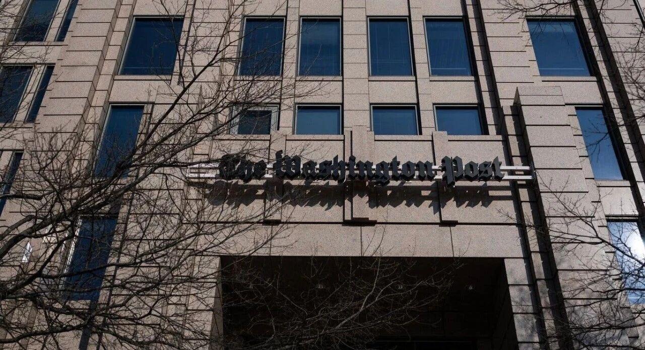 《华盛顿邮报》周三启动大规模裁员，约三分之一员工被裁，包括新闻部约800人中的3