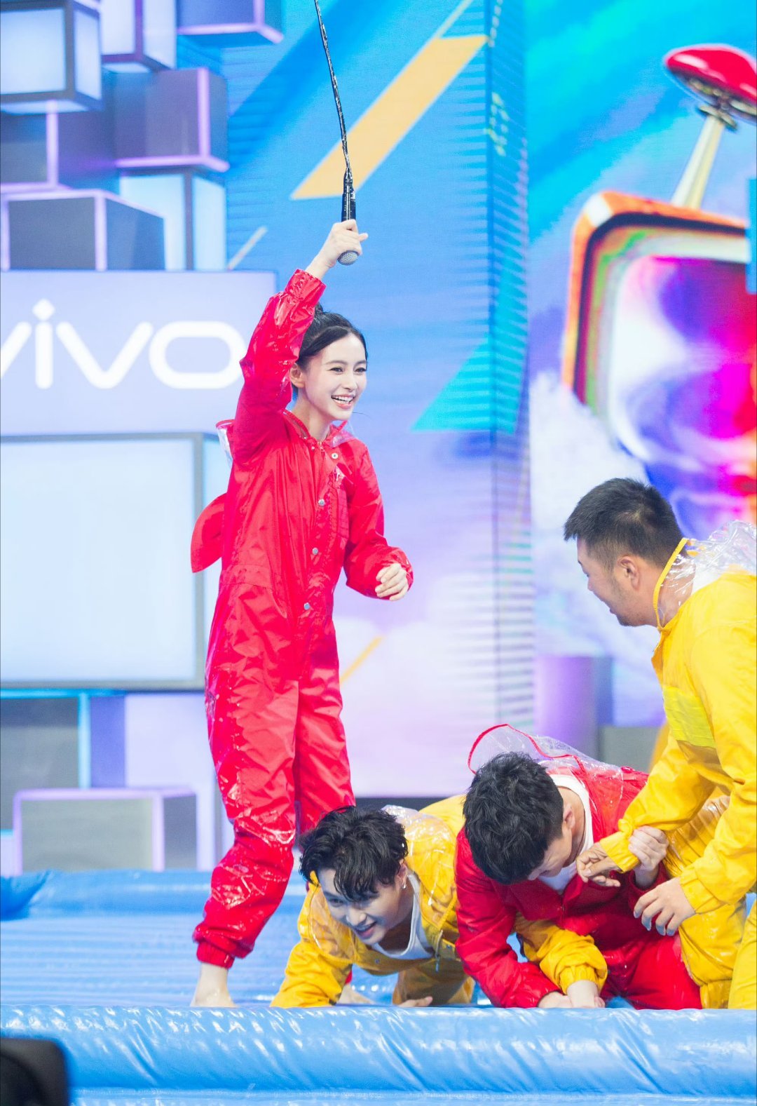 angelababy  [兔子] 杨颖 元气小红兔已就位🐇​ ​​​