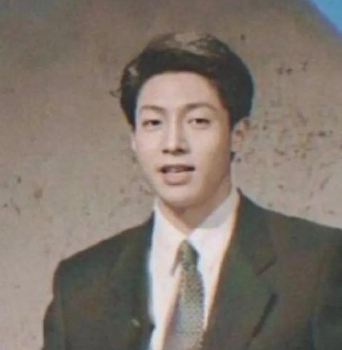 1997年，撒贝宁去央视面试，领导肖晓琳一看到他，转头就走入办公室锁上门，问同事