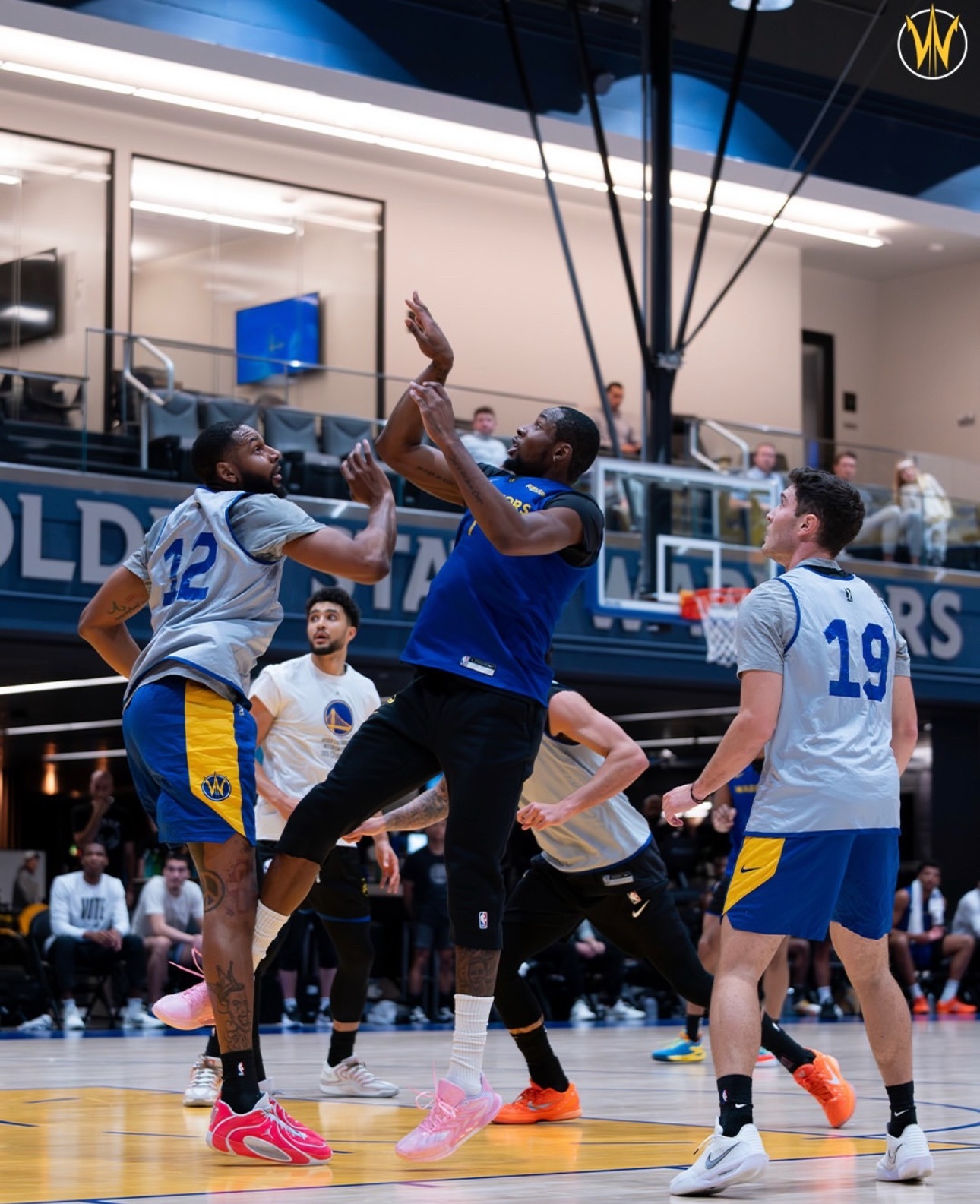 下放到G League 的库明加 穿上了一双李宁闪击12来训练跟着大哥参加完活动