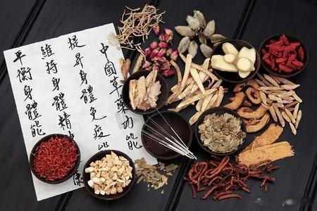 转张仲景过敏性鼻炎古方一，仲景方。麻黄、附子、细辛汤加减。麻黄六克，附子六克，细