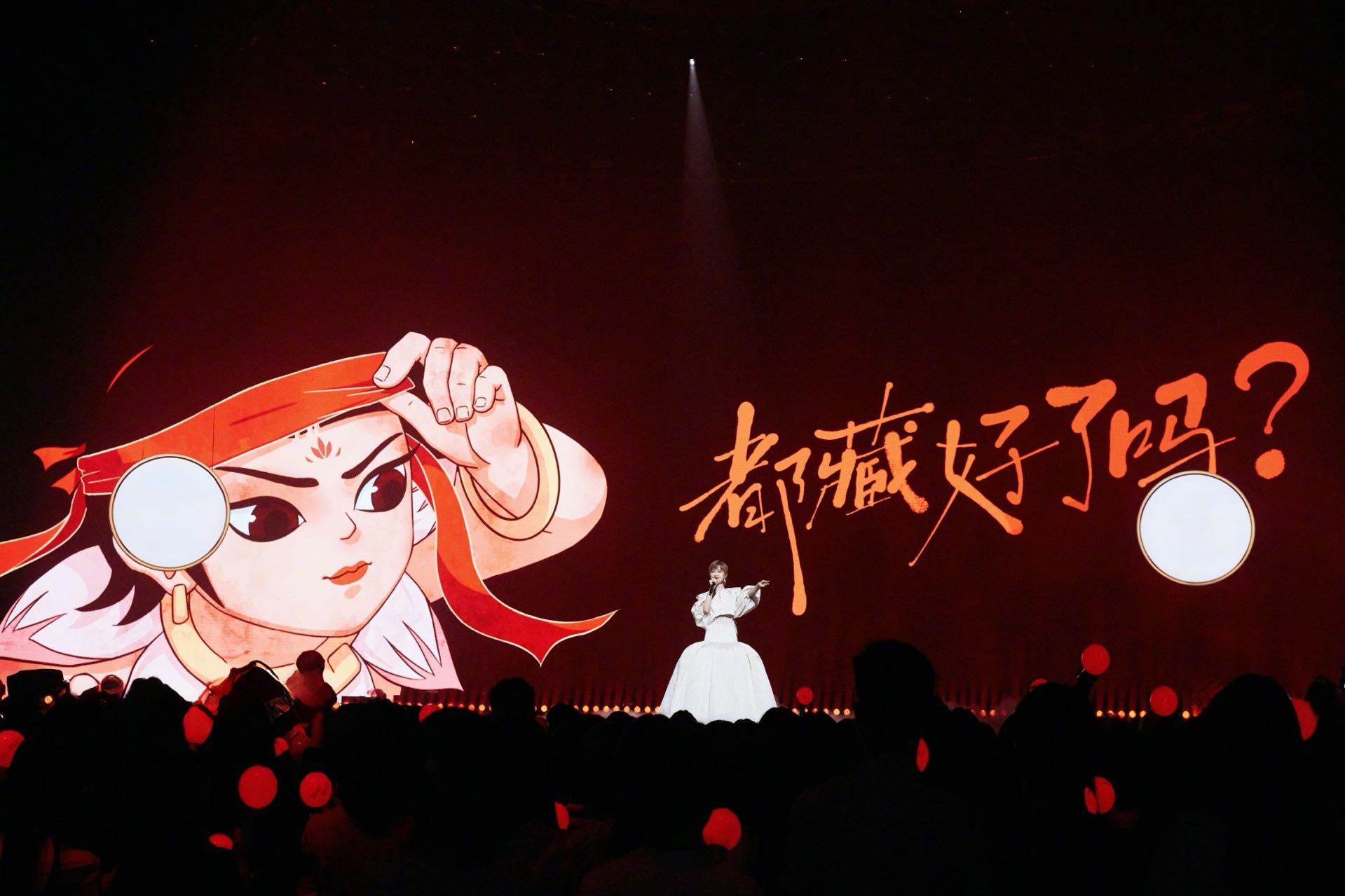 李宇春站在莲花里唱rap 《国乐无双》舞台看点满满，莲花布景清雅别致。李宇春演绎