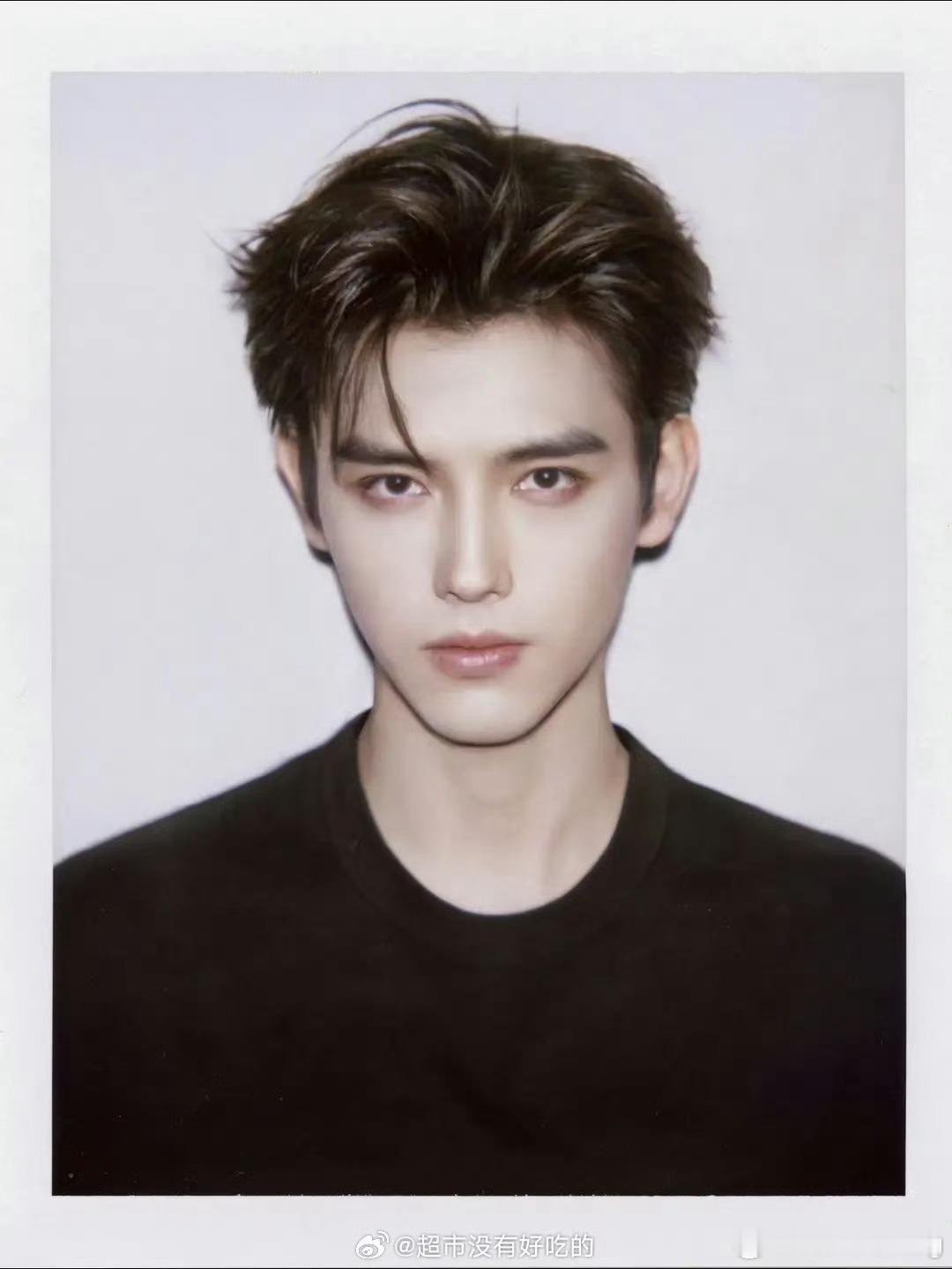 陈飞宇这组撕拉片拍的也挺好看的