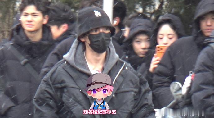 毕雯珺春晚联排  毕雯珺现身央视参加春晚联排，是首次吧！上桌了毕雯珺~ 