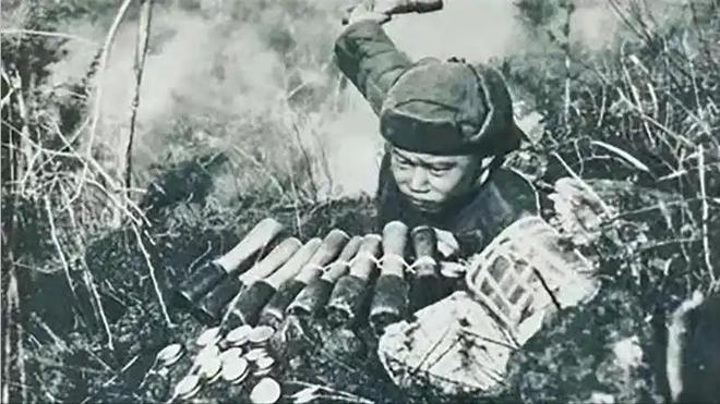 1951年1月28日，志愿军战士潘天炎因为肚子疼去附近的草丛解决，回来后却意外发