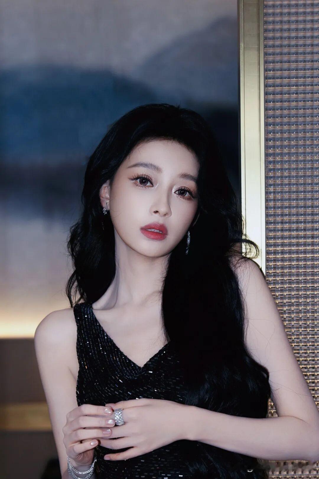 孙怡美晕了，曼妙优雅之姿